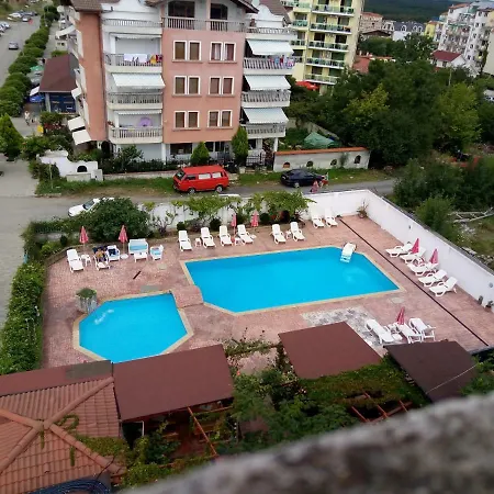 Aura Apartment *